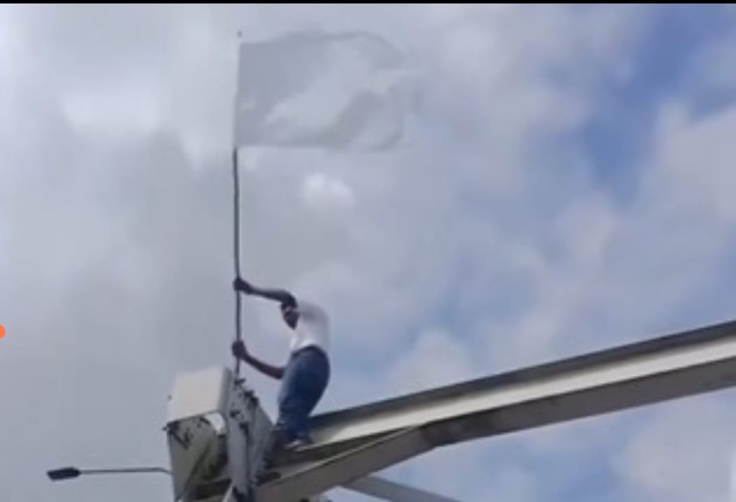 Masyarakat Aceh Kibarkan Bendera Putih, Mualem: Simbol Harapan dan Solidaritas